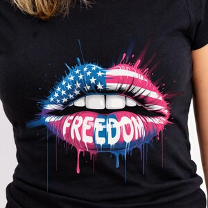 Camiseta Freedom Lips del 4 de julio: estampado patriótico de labios goteantes, camiseta con gráfico de la bandera estadounidense, moda del Día de la Independencia, estilo rojo, blanco y azul.