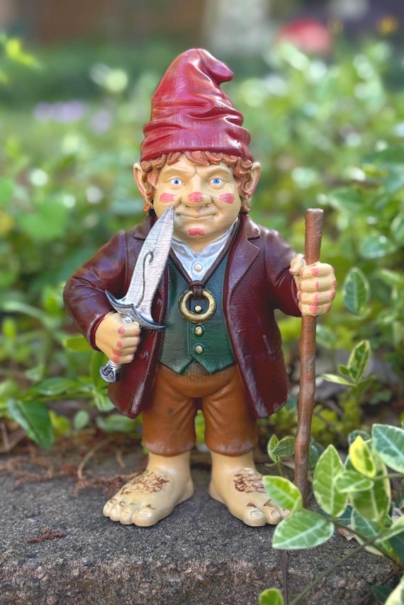 Bilbo Garden Gnome – Fantasy Lawn Art & Outdoor Yard Decor, 3D Printed Adventure Figurine, Hobbit Inspired Patio Gift