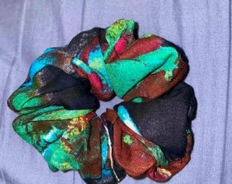 Handgemaakte aardekleurige scrunchies