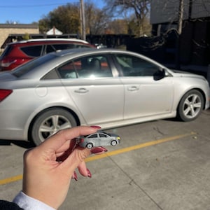Sleutelhanger op maat gemaakte autoreplica: elk model, jaar en kleur