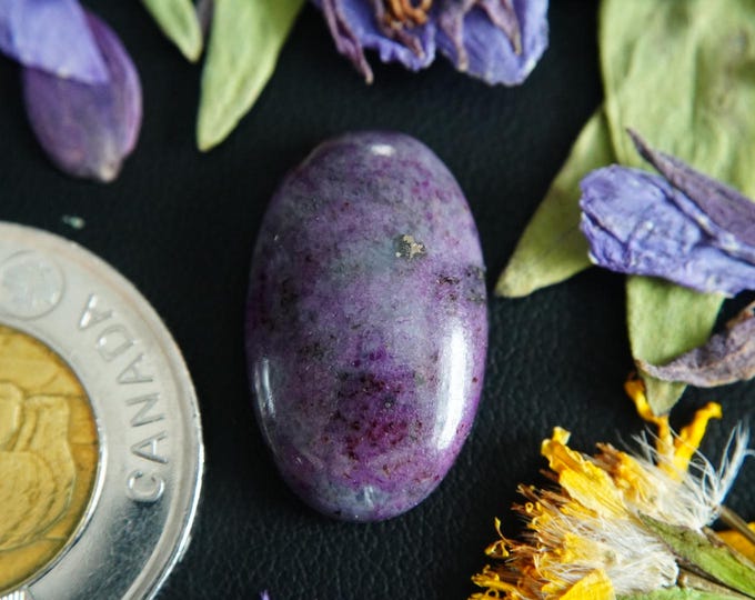 Purple Oval Corundum-Sapphire Cabochon