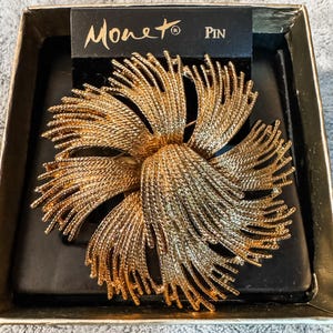Monet Gold Starburst Signed Brooch (large)