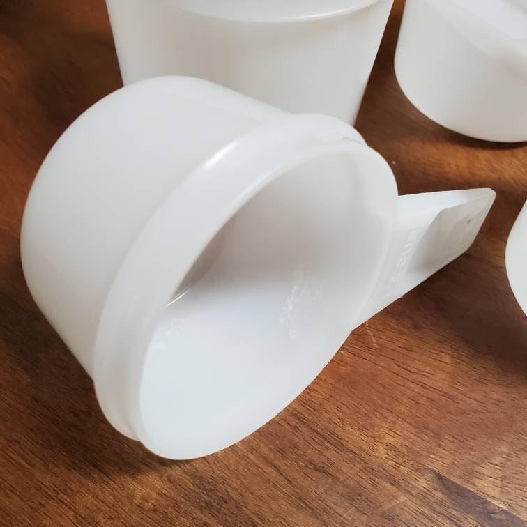 Vintage Lot of 4 White Plastic Measuring Cups Made In USA