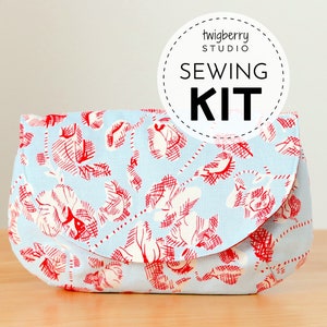 Clutch Purse SEWING KIT, Beginner Sewing Kit, Modern Sewing Kit, Easy Bag Sewing Pattern Project Supplies Kit, Magnetic Flap Purse Small Bag