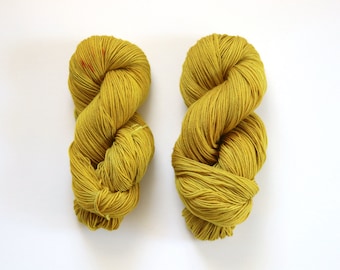 Hand Dyed Yarn, Gold Yarn Hand-Dyed Fiber, Golden Hand Dyed Fiber, Yellow-Green Indie Dyed, Fingering Weight Merino Wool Yarn, Sock Yarn