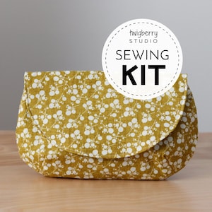 LEARN TO SEW Project Kit, Beginner Sewing Kit with Fabric, Simple Sewing Kit, Small Clutch Purse Pattern, Easy Bag Pattern, Project Supplies