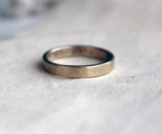 Gold Ring, minimalist band handmade in solid 14K gold