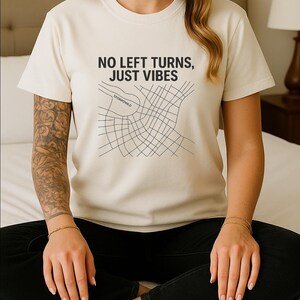 Chemise No Left Turns Just Vibes, T-shirt Boston Storrow Drive, T-shirt Comfort Colors® 1717 Funny City Grid, Cadeau humoristique GPS Chaos