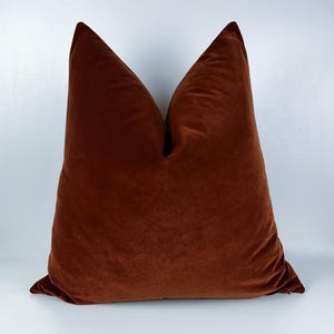 Örngott i konjaksrött sammet: Dekorativ kudde