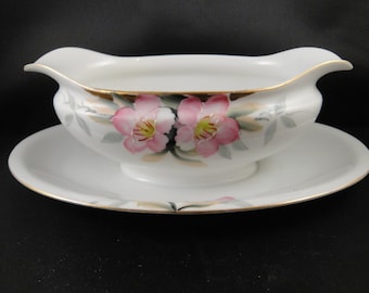 Noritake Azalea Pattern 19322 Gravy Boat with Attached Underplate