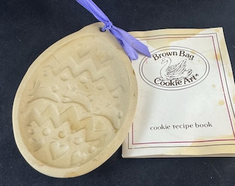 Easter Egg  Shaped Cookie Brown Bag Cookie Art Mold 1988