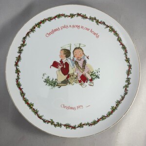 Christmas puts a song in our heart Holly Hobbie 1973 Plate