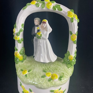 Bride and Groom Rotating Musical Figurine Cake Topper Wedding Decor