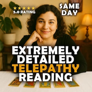 Puede incluir: Una mujer sonriente con cabello oscuro es el punto focal de esta imagen. La superposición de texto dice "EXTREMELY DETAILED TELEPATHY READING" en blanco y naranja. La imagen también incluye cartas del tarot y un gráfico de "5.0 RATING".
