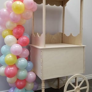 パーティーや誕生日、除草や装飾のための甘いキャンディカート