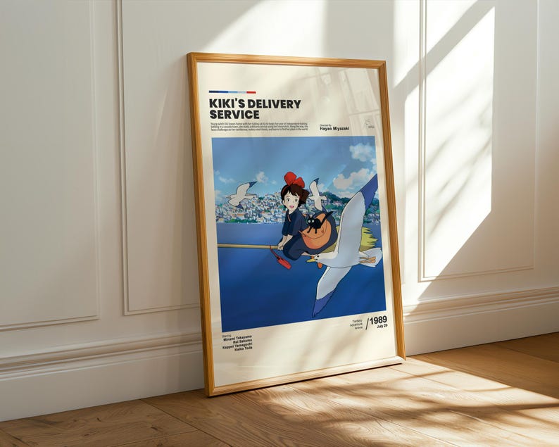 Puede incluir: P&oacute;ster enmarcado de la pel&iacute;cula de animaci&oacute;n "Nicky, la aprendiz de bruja". La obra muestra a una joven en una escoba con una gaviota, sobre un cielo azul y mar. El p&oacute;ster incluye el t&iacute;tulo de la pel&iacute;cula y el a&ntilde;o 1989.