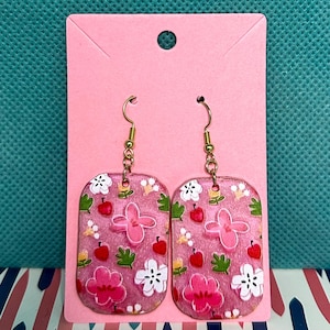 Orecchini pendenti con fiori di ciliegio – Gioielli kawaii floreali in acrilico rosa