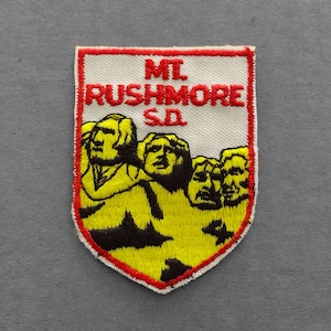 Used Vintage Mount Rushmore Patch 2.75&quot;, South Dakota Souvenir, Travel Memorabilia, National Memorial Collectible