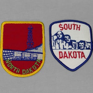 Pair Vintage North and South Dakota Patches, Oil Derrick, Mining, Mt Mount Rushmore, Dakotas Travel Souvenir Collectible