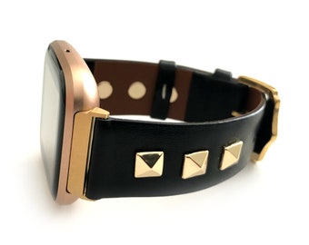 Correa de reloj ROCKSTAR FITBIT de cuero negro con remaches dorados, plateados o oro rosa para Fitbit Versa 1, Versa 2, Versa 3, Versa 4, Sense y Sense 2 de 22 mm.