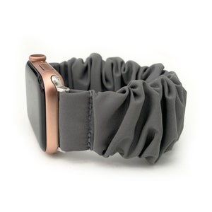 Correa elástica impermeable tipo scrunchie para relojes Fitbit Versa 1, Versa 2, Versa 3, Versa 4, Sense y Sense 2. GREY