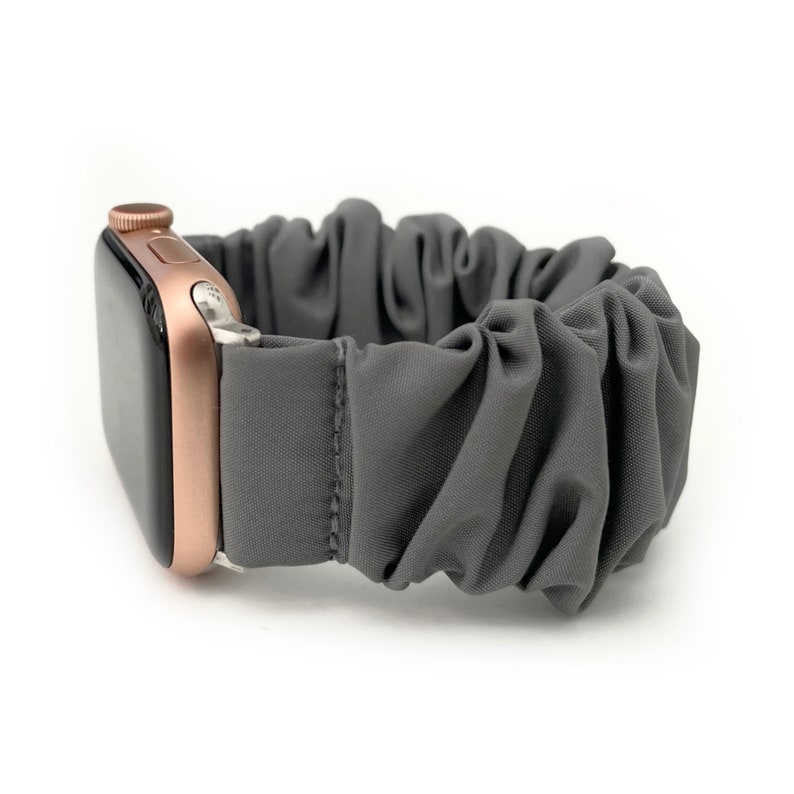 Correa elástica impermeable tipo scrunchie para relojes Fitbit Versa 1, Versa 2, Versa 3, Versa 4, Sense y Sense 2. GREY