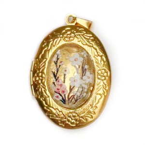 Gold Floral Locket design, Gold Locket with Bohemian design Necklace, Gold locket necklace for Women, photo box necklace, gold oval locket