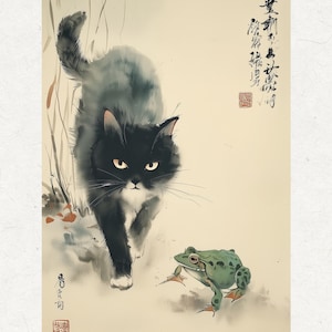 Puede incluir: Ilustración en acuarela de un gato negro con marcas blancas y ojos amarillos, acercándose a una rana verde. El gato tiene una apariencia esponjosa. La rana está detallada con manchas. El fondo es de color beige claro, con caligrafía japonesa.