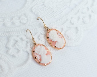 Orecchini con cammeo, orecchini con cammeo in stile vintage da sposa, orecchini con cammeo in perle, orecchini da sposa, orecchini da sposa vintage, gioielli shabby chic