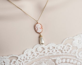 Cameo Necklace, Bridal Vintage Style Cameo Necklace, Cameo Pearl Necklace, Bridal Necklace, Vintage Wedding Necklace, Shabby Chic Jewelry.