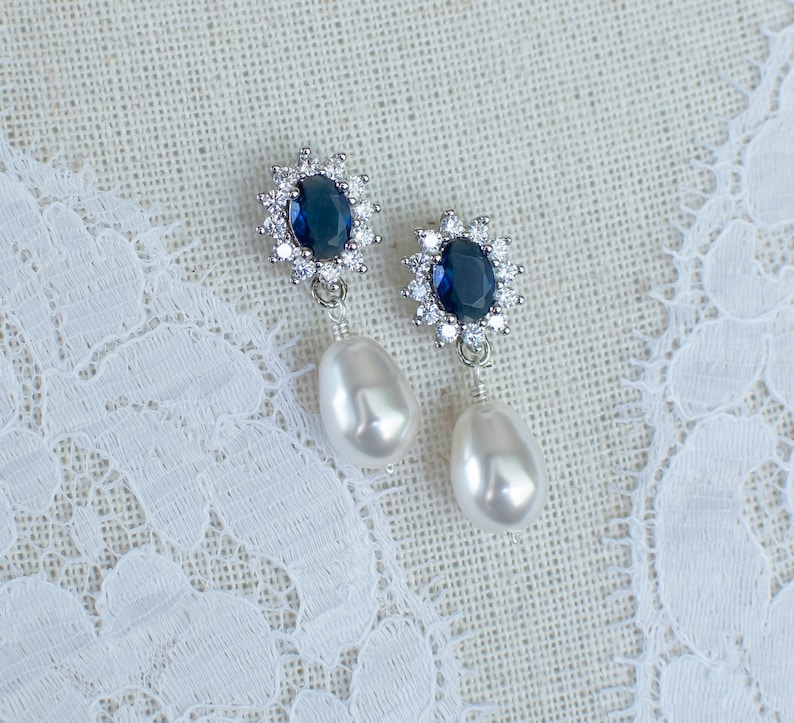 Boucles d'oreilles de mariée saphir bleu, boucles d'oreilles de mariée saphir, puces d'oreilles saphir bleu et perles CZ rondes Swarovski image 2