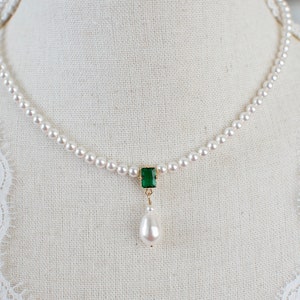 Vintage, Romantic Style Emerald Necklace, Wedding Swarovski Pearl and Emerald CZ Bridal Choker, Green Emerald  Vintage Pearl Necklace