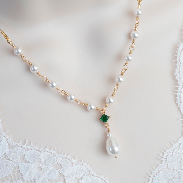 Vintage, Romantic Style Emerald Necklace, Wedding Pearl and Emerald CZ Bridal Choker, Emerald CZ Vintage Swarovski Pearl Necklace