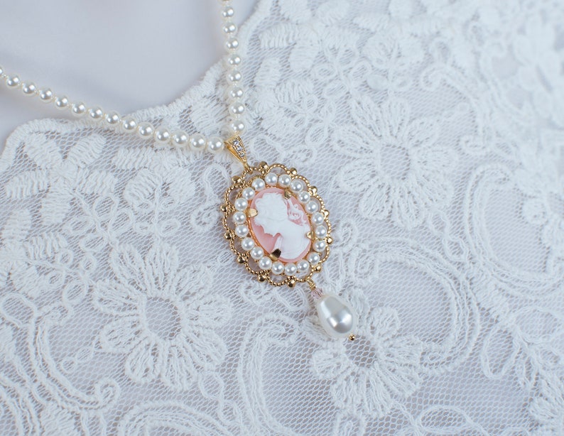 Collier camée de perles, collier camée de style vintage pour mariée, collier camée corail Lady, collier de mariage victorien, collier camée de perles image 2