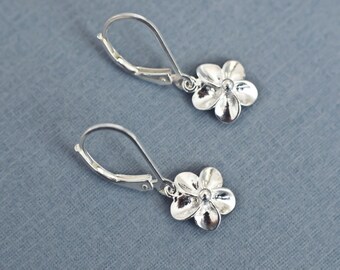 Winzigen Sterling Silber Blumenohrringe, kleine Plumeria Sterling Silber Blume Ohrringe Blumen botanischen Natur modernen Alltag Geschenk