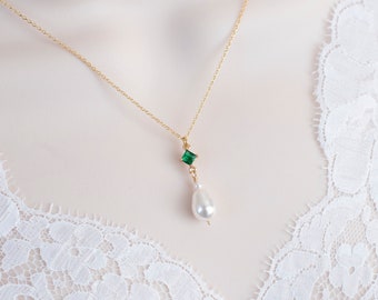 Vintage, Romantic Style Emerald Necklace, Wedding Pearl and Emerald CZ Bridal Choker, Emerald CZ Vintage Swarovski Pearl Necklace