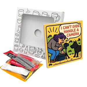 Paquete de regalo de posavasos "Ni siquiera puedo manejar una cámara"