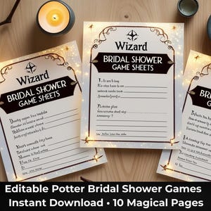 Puede incluir: Tres hojas de juego color crema con el texto "Wizard Bridal Shower Game Sheets" están dispuestas sobre una superficie de madera. Las hojas están decoradas con un tema mágico y rodeadas de velas, una varita y una pluma. El texto "Editable Potter Bridal Shower Games Instant Download" está en la parte inferior.