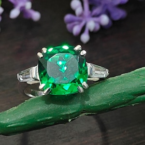 Emerald Ring in 925 Sterling Silver |  Green Gemstone Ring | May Birthstone Jewelry | Dainty Silver Ring | Gift for Her