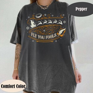 Sudadera navideña Fly You Fools, regalo de Navidad con trineo de Papá Noel y renos imagen 4