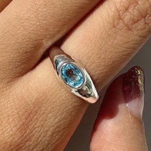 Anillo de sello de plata con topacio azul, talla 6.5 (EE. UU.) / Anillo de plata de ley 925 / Mini anillo de sello / Anillo de plata hecho a mano / Anillo apilable
