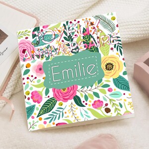 Carte d’anniversaire fleurie homme femme ou fille – Design floral aquarelle avec papillon et libellule – Carte élégante personnalisée prénom