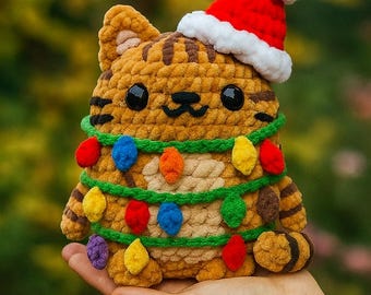 Motif de chat tigré de Noël au crochet | Kitty Amigurumi des Fêtes PDF | Joli cadeau de bricolage avec une décoration de chat en peluche
