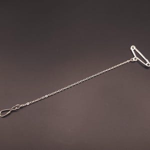 Broszka z łańcuszkiem zabezpieczającym – 7,5 cm, srebro próby 925