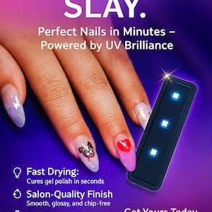Könnte beinhalten: Das Bild zeigt eine UV-Nagellampe und manikürte Nägel mit verschiedenen Designs. Der Text lautet "SHINE. SET. SLAY." und "Perfect Nails in Minutes - Powered by UV Brilliance." Zusätzlicher Text hebt schnelles Trocknen, Salonqualität, USB-Stromversorgung und Hautverträglichkeit hervor.