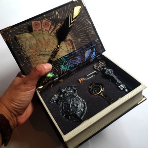 Guardian Kit Leatherbound Book Box Czocha College of Wizardry - Personalizable - ENVÍO GRATIS