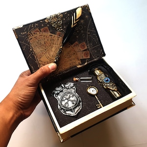 Guardian Kit Leatherbound Book Box Czocha College of Wizardry - Personalizable - ENVÍO GRATIS