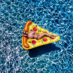 Riesen Pizza Pool Floss Aufblasbar | Sommerliege 2025 | Pool-Party Schwimmer | Strand Floatie | Trendy Swim Float | Lustiges Wasser-Accessoire