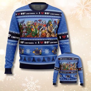 Könnte beinhalten: Ein blauer Pullover mit einem Design mit Figuren aus Zeichentrickfilmen der 1980er Jahre. Der Pullover hat den Text "I 80's Cartoons" und Bilder von Fernsehern, Schneeflocken und Weihnachtsbäumen. Eine kleinere Version des Pullovers ist ebenfalls sichtbar.