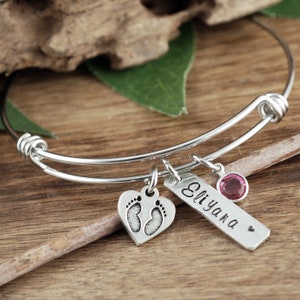 Mom Bracelet with Footprints, New Baby Bracelet, Personalized Jewelry for Mom, Mother&#39;s Bracelet, Baby Feet Mommy Bracelet, Push Present
